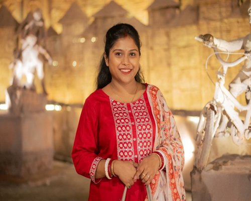 Portrait of Indian woman in traditional attire